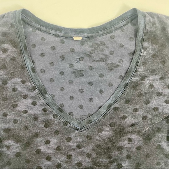 Lululemon Love Tee II Windy Blooms Deep Navy Black Polka Dot Athleisure Tshirt 6 - Picture 6 of 10